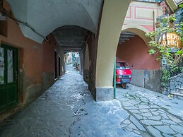 Picabon Apartment with AC and Balcony