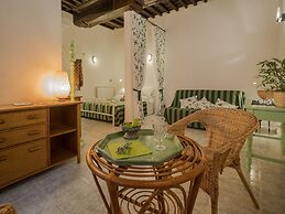 Picabon Apartment with AC and Balcony