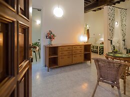 Picabon Apartment with AC and Balcony