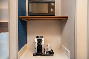 Holiday Inn Express & Suites Las Vegas - E Tropicana by IHG