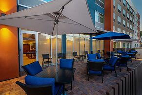 Holiday Inn Express & Suites Las Vegas - E Tropicana by IHG