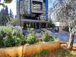 Shade Suites and Studios