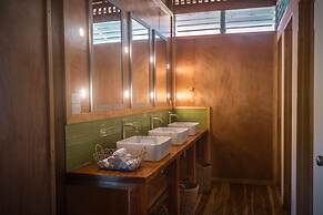 Beso Hilltop Retreat - Hostel