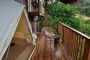 Beso Hilltop Retreat - Hostel