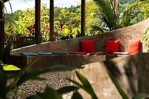 Beso Hilltop Retreat - Hostel