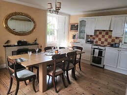 Beautiful 8-bed House in Angus