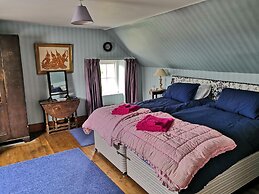 Beautiful 8-bed House in Angus