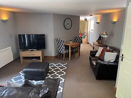 Large 2-bed House Derbyshire off Chatsworth rd