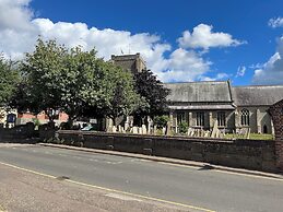 Large 2-bed House Derbyshire off Chatsworth rd