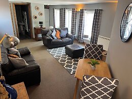 Large 2-bed House Derbyshire off Chatsworth rd