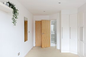 Serenity Apartment Whitechapel