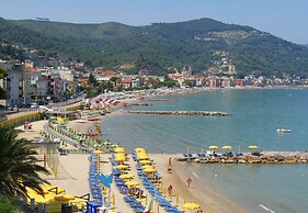 Villa Monte Enrico - Pool And Whirlpool