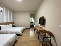 Small Ryukyu Loju sunrise Inn