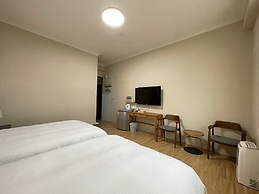 Small Ryukyu Loju sunrise Inn