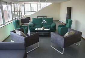 12 Octubre Residence