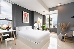 Infinity Pool Signature - Saigon Rivergate