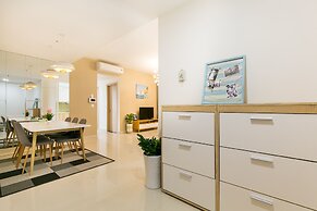 Infinity Pool Signature - Saigon Rivergate