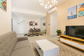 Infinity Pool Signature - Saigon Rivergate