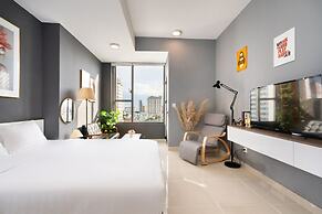 Infinity Pool Signature - Saigon Rivergate