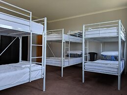 Young Budget Accommodation - Hostel