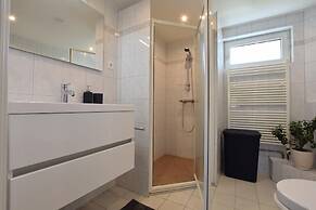 Tranquil Group Retreat in Nature