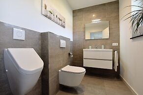 Tranquil Group Retreat in Nature