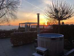 Tranquil Group Retreat in Nature