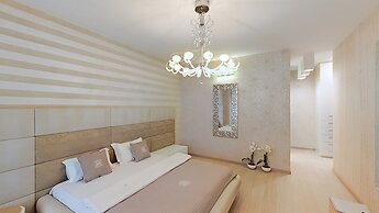 Royal Apartment Literaturnaya 1a