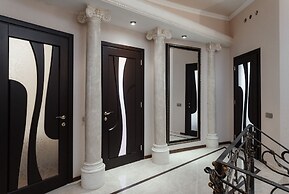 Royal Apartment Uspenskaya 12