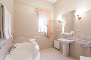 Royal Apartment Uspenskaya 12