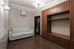Royal Apartment Uspenskaya 12