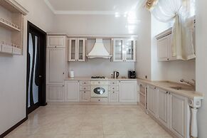 Royal Apartment Uspenskaya 12
