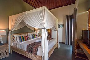 Luxury 6 Bedroom Villa With Private Pool, Bali Villa 2040