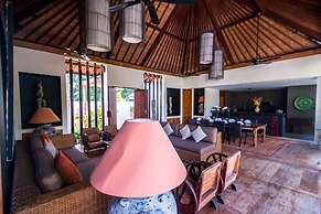 Luxury 6 Bedroom Villa With Private Pool, Bali Villa 2040