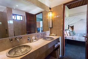 Luxury 12 Bedroom Villa With Private Pool, Bali Villa 2081