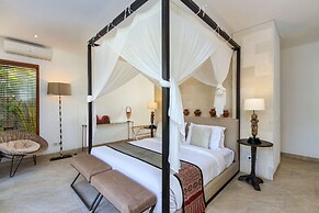 Luxury 5 Bedroom Villa With Private Pool, Bali Villa 2055