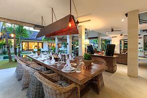Luxury 5 Bedroom Villa With Private Pool, Bali Villa 2055