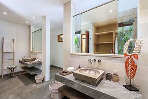 Luxury 5 Bedroom Villa With Private Pool, Bali Villa 2055