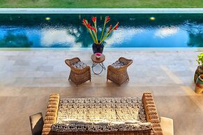 Luxury 5 Bedroom Villa With Private Pool, Bali Villa 2055