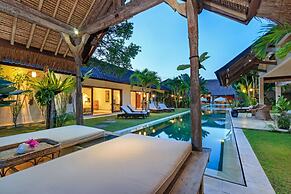 Luxury 5 Bedroom Villa With Private Pool, Bali Villa 2055