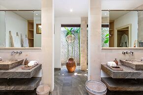 Luxury 5 Bedroom Villa With Private Pool, Bali Villa 2055