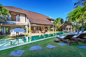 Luxury 5 Bedroom Villa With Private Pool, Bali Villa 2055