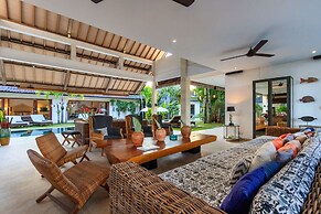 Luxury 5 Bedroom Villa With Private Pool, Bali Villa 2055