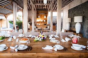 Luxury 12 Bedroom Villa With Private Pool, Bali Villa 2027