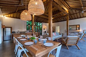 Luxury 4 Bedroom Villa With Private Pool, Bali Villa 2067