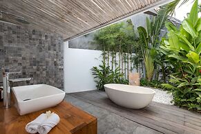 Luxury 4 Bedroom Villa With Private Pool, Bali Villa 2067