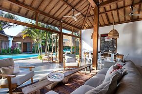 Luxury 4 Bedroom Villa With Private Pool, Bali Villa 2067