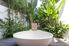 Luxury 4 Bedroom Villa With Private Pool, Bali Villa 2067