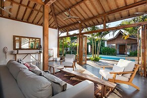 Luxury 4 Bedroom Villa With Private Pool, Bali Villa 2067