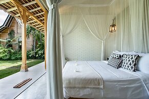 Luxury 4 Bedroom Villa With Private Pool, Bali Villa 2007
